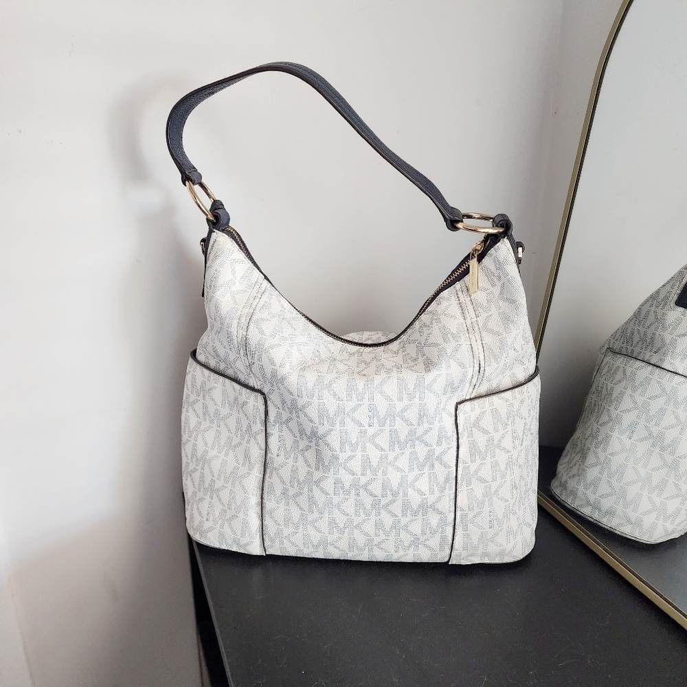 Michael Kors‎ Anita Navy and White Signature Shoulder Bag - Picture 7 of 14